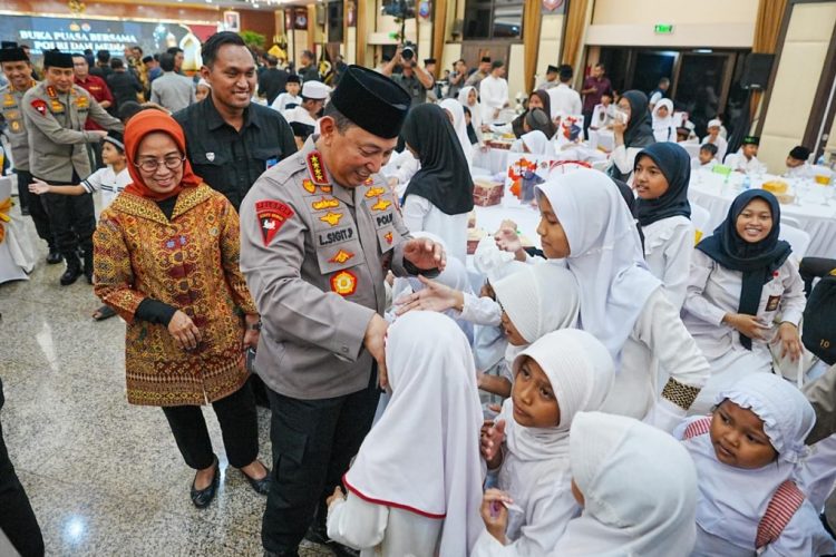 Kapolri Gelar Buka Puasa Bersama dan Berbagi Takjil, Eratkan Sinergi dengan Media dan Masyarakat