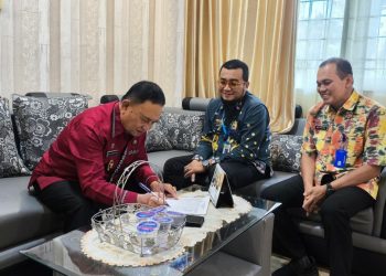 Pastikan Kedisiplinan Pegawai, Wabup Mad Hasnurin Sidak 10 Instansi di Lampung Barat