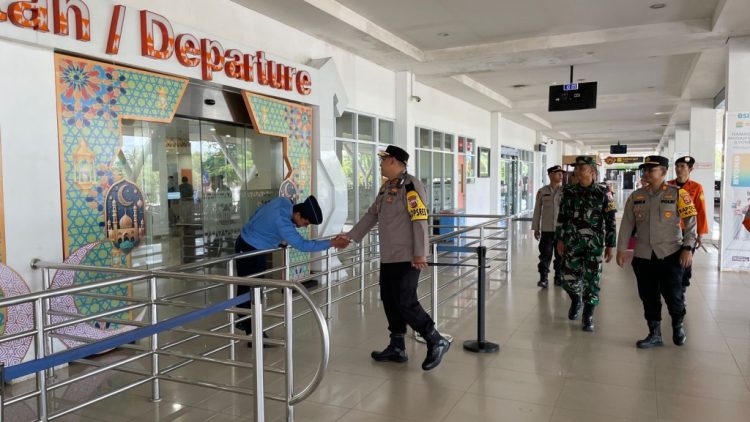 Kapolres Lampung Selatan Tinjau 16 Pos Pengamanan untuk Kelancaran Arus Mudik Lebaran 2025