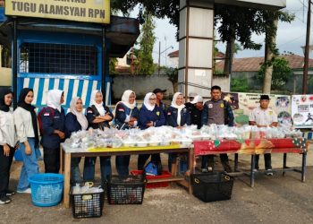 Forum Karateka Bersatu dan Pendaki Nafas Tua Lampura Berbagi Takjil, Wujud Kepedulian di Bulan Ramadan