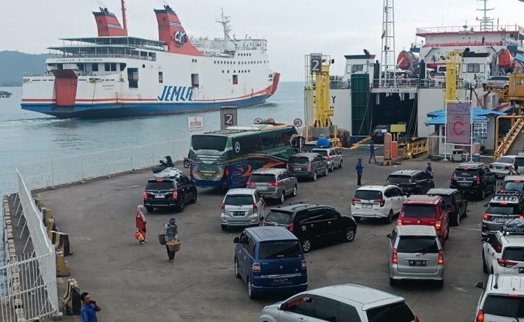 H-4 Lebaran, Jumlah Pemudik di Pelabuhan Bakauheni Menurun