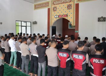 Polres Pringsewu Gelar Sholat Gaib untuk Tiga Anggota Polri yang Gugur Saat Bertugas