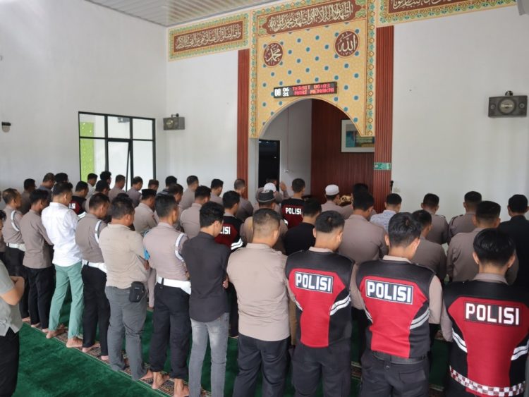 Polres Pringsewu Gelar Sholat Gaib untuk Tiga Anggota Polri yang Gugur Saat Bertugas