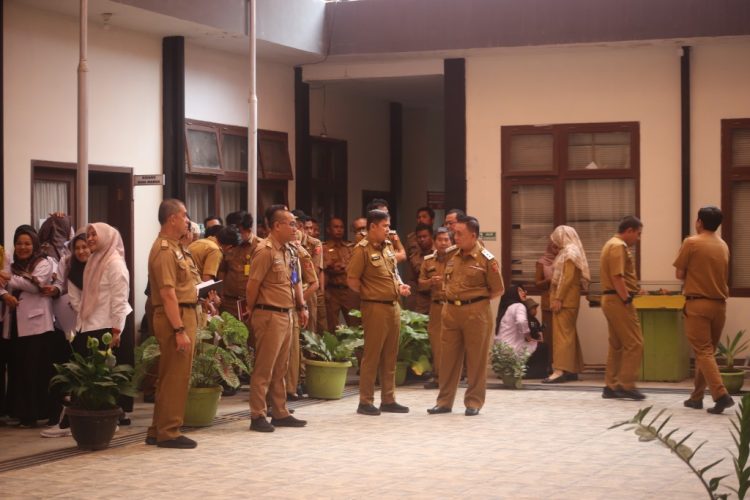 Wabup Mad Hasnurin Sidak OPD, Pastikan Disiplin ASN di Lampung Barat