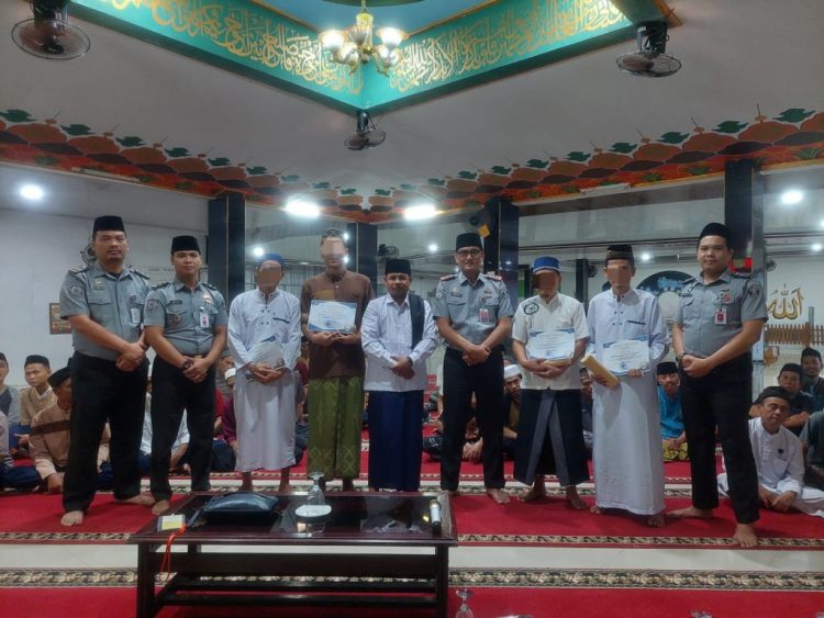 Lapas Kalianda Ganjar Sertifikat bagi Warga Binaan Penghafal Al-Qur’an