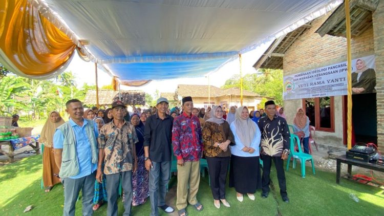 Yuti Rama Yanti Sosialisasikan Ideologi Pancasila dan Wawasan Kebangsaan di Desa Sukaraja