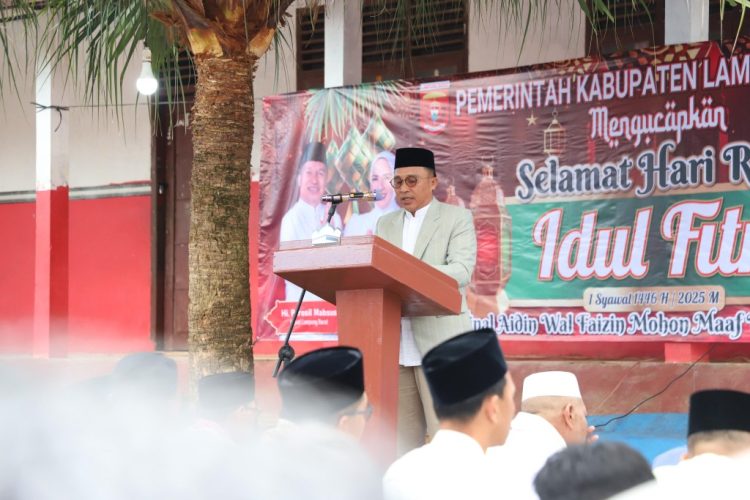 Bupati Parosil Mabsus Shalat Id di Way Tenong, Tegaskan Komitmen Pembangunan Masjid