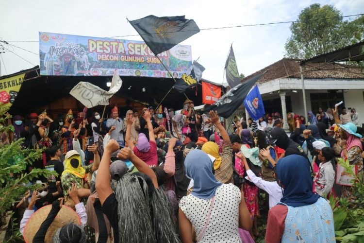 Sekura Cakak Buah, Tradisi Lebaran yang Sarat Makna di Lampung Barat
