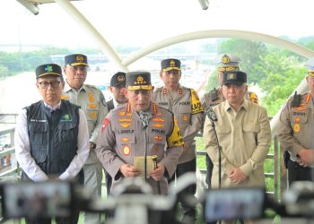 Kapolri Tinjau Arus Balik Lebaran di Tol Cikatama, One Way Nasional Minimalkan Kepadatan