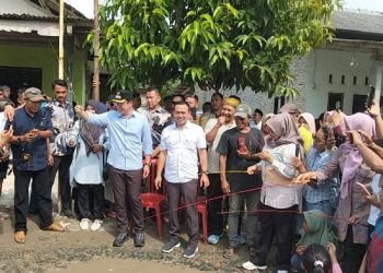 Judul: Usai Warga Gelar Aksi Panen Lele, Bupati Lampung Selatan Turun Tangan dan Janji Perbaikan Jalan
