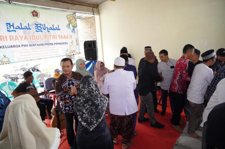 Pers Bersatu, Silaturahmi Menguat: PWI dan IKWI Pringsewu Gelar Halalbihalal Penuh Kehangatan