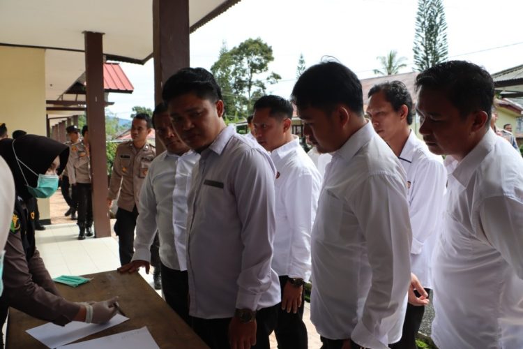 Polres Lampung Barat Gelar Tes Urine Dadakan, Seluruh Anggota Negatif Narkoba