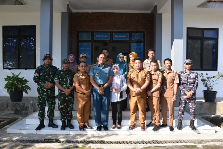Danlanal Lampung Perkuat Koordinasi dengan Pemkab Pesisir Barat dalam Kunjungan ke Posal Bengkunat