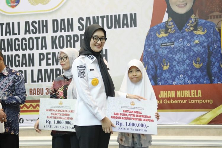 Wagub Jihan Nurlela Serahkan Tali Asih dan Santunan sebagai Bentuk Apresiasi kepada Anggota Korpri Purna Bakti