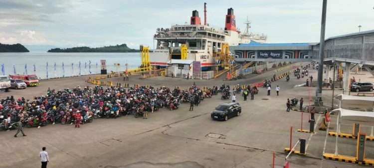 Volume Kendaraan Melonjak, ASDP Pastikan Arus Balik di Pelabuhan Bakauheni Terkendali