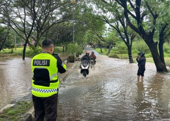 Cek Langsung Banjir di Kalianda, Kapolres Lampung Selatan Minta Warga Siaga dan Peduli Lingkungan