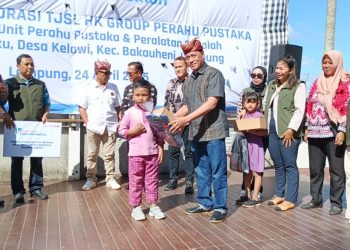 PT Hutama Karya Serahkan Perahu Pustaka untuk Dukung Akses Pendidikan di Pulau Terpencil