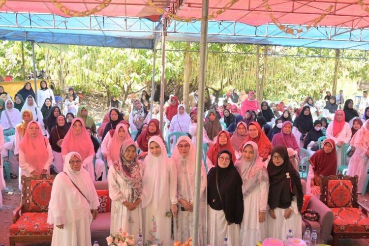 Hj. Nanda Indira Dendi Apresiasi Pengajian Majelis Al-Anwar di Desa Dantar Pesawaran