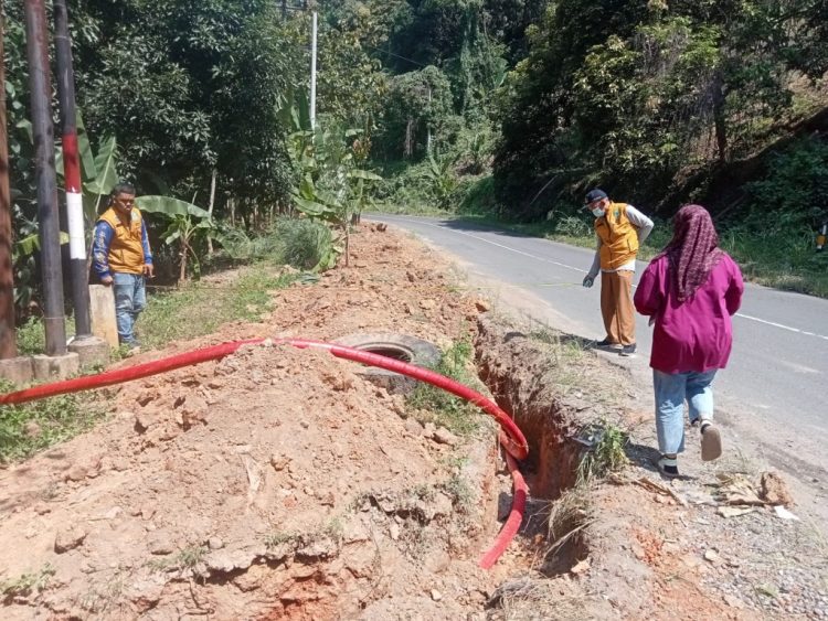 Dinas BMBK Lampung Hentikan Proyek Kabel Bawah Tanah PLN yang Tak Berizin di Jalur Wisata Pesawaran
