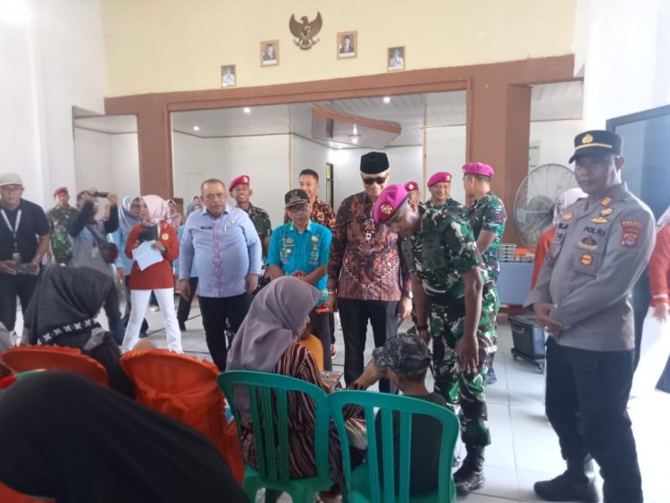 Brigif 4 Marinir/BS Salurkan Makanan Bergizi untuk Dukung Kesehatan Warga Pesawaran