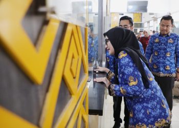 Wakil Gubernur Jihan Nurlela Tinjau Pelaksanaan Pemutihan Pajak Kendaraan Bermotor di Samsat Metro dan Lampung Timur