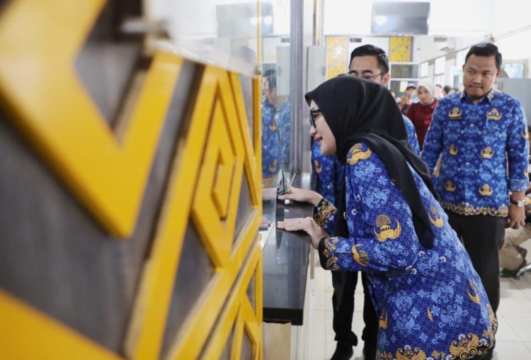 Wakil Gubernur Jihan Nurlela Tinjau Pelaksanaan Pemutihan Pajak Kendaraan Bermotor di Samsat Metro dan Lampung Timur