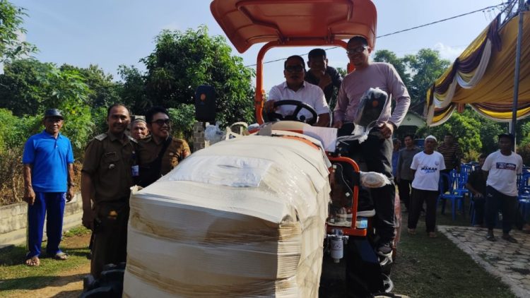 Aprozi Alam Serap Aspirasi dan Bawa Bantuan 15.000 KIP untuk Siswa MIN hingga MAN di Lampung Utara