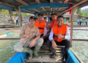 Dorong Ekonomi Pesisir, Wabup Tanggamus Tinjau Budidaya Lobster di Keramba Way Nipah