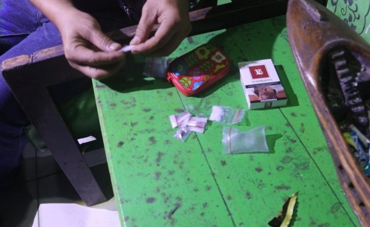 Operasi Pekat Krakatau 2025: Dua Warga Palas Diamankan Polisi di Cafe Karaoke karena Bawa Sabu dan Senjata Tajam