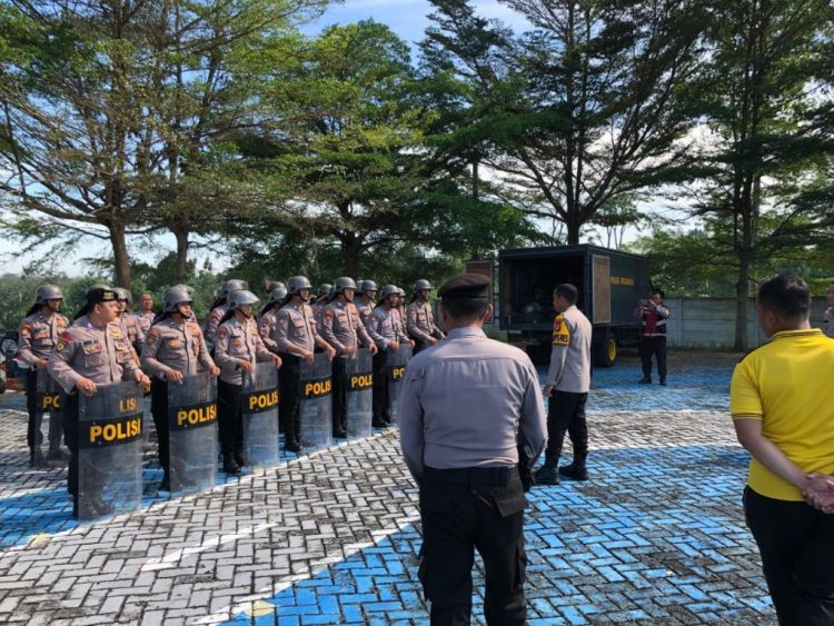 Jelang PSU, Kapolres Pesawaran Pimpin Langsung Latihan Dalmas: Siap Kawal Demokrasi dengan Pendekatan Humanis
