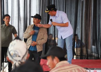 Dorong Swasembada Pangan, Bupati Parosil Salurkan Bantuan Alat Pertanian untuk Petani Bandar Negeri Suoh