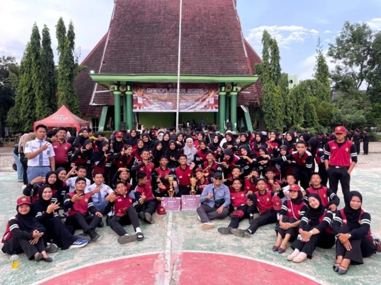 Membanggakan! Paskibra SMAN 2 Kalianda Raih Dua Trofi di Garda Fair Sumbagsel 2025