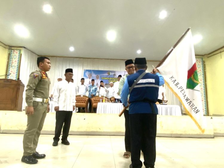 196 Jamaah Haji Kloter Pertama Pesawaran Resmi Diberangkatkan, Termuda 23 Tahun, Tertua 90 Tahun