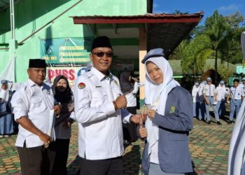Dua Siswa MAN 1 Tanggamus Harumkan Daerah di Ajang KOSSMI 2025 Tingkat Nasional