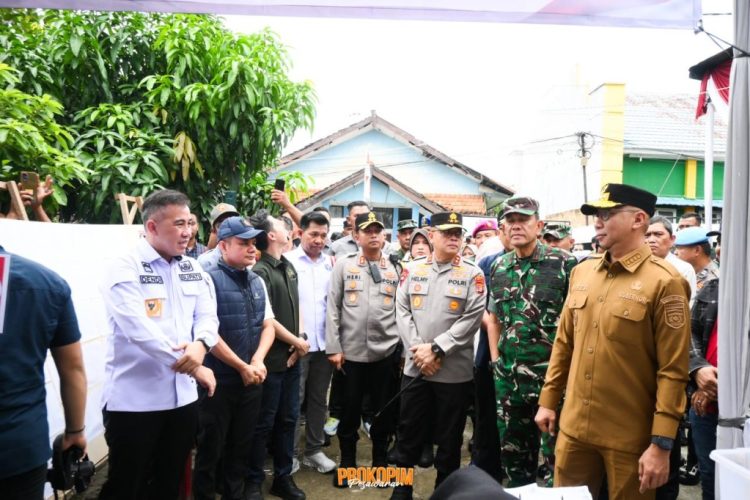 PSU Berjalan Kondusif, Bupati Pesawaran Dampingi Gubernur dan Wakil Gubernur Tinjau Sejumlah TPS