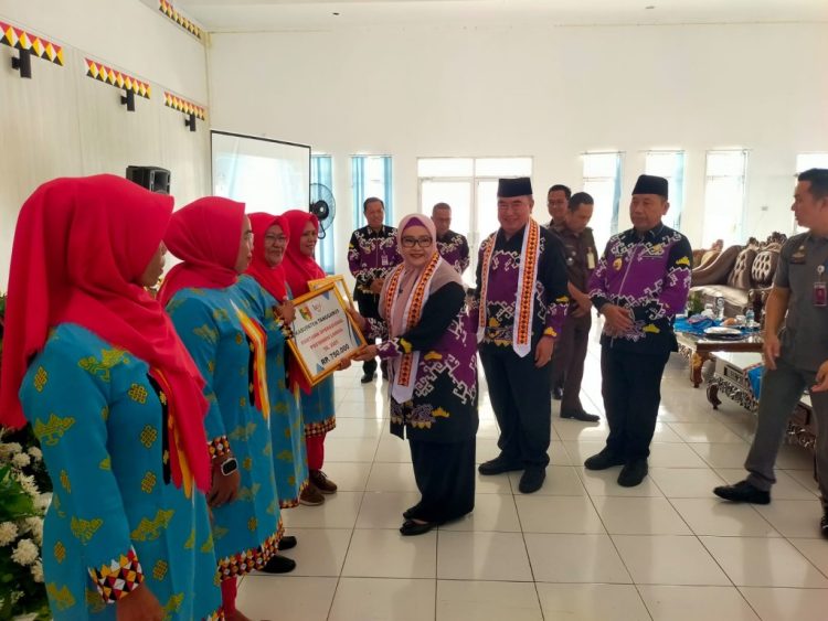 “Teguhkan Komitmen Layanan Kesehatan, Bupati Tanggamus Kukuhkan Tim Pembina Posyandu 2025–2030”