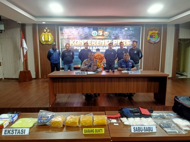 Polresta Bandar Lampung Bongkar Jaringan Narkoba Malaysia, Sita 6,6 Kg Sabu dan 1.653 Ekstasi