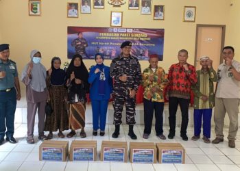 Jelang HUT ke-60, Lanal Lampung Salurkan Sembako untuk Warga Desa Binaan