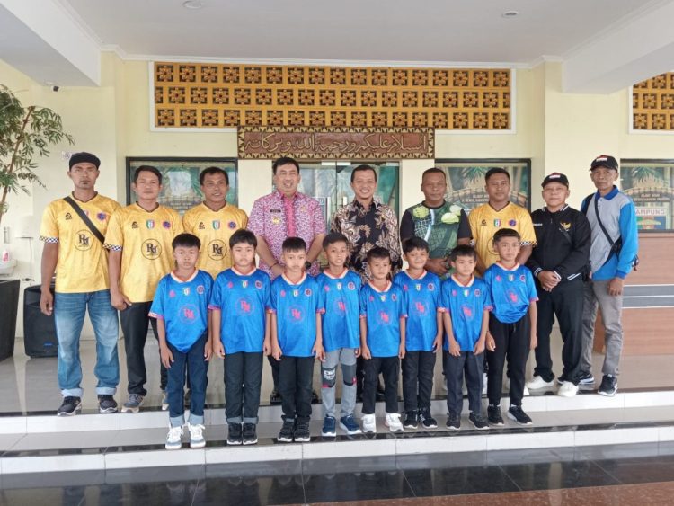 Bupati Pringsewu Lepas SSB BMP ke Kejurnas Sepak Bola U-10: Semangat Juang Anak Lampung Dikirim ke Bogor