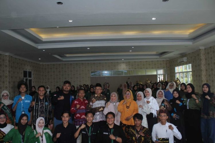 PGMI UIN RIL Sukses Gelar Seminar Pendidikan Digital, Hadirkan Fitri dan Aat sebagai Narasumber