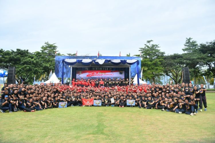 Danbrigif 4 Mar/BS Pimpin Olahraga Bersama Prajurit “Ajabra” Rayakan HUT Ke-22 Yonif 7 Marinir
