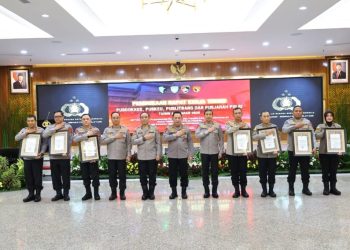 Kapolri Resmi Buka Rakernis Gabungan 4 Satker dan Beri Penghargaan ke 13 Satker Peraih IKPA 100%