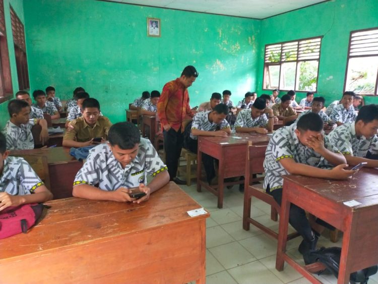 SMK Negeri 2 Kalianda Terapkan Ujian Sumatif Akhir Semester Tanpa Kertas Berbasis Android