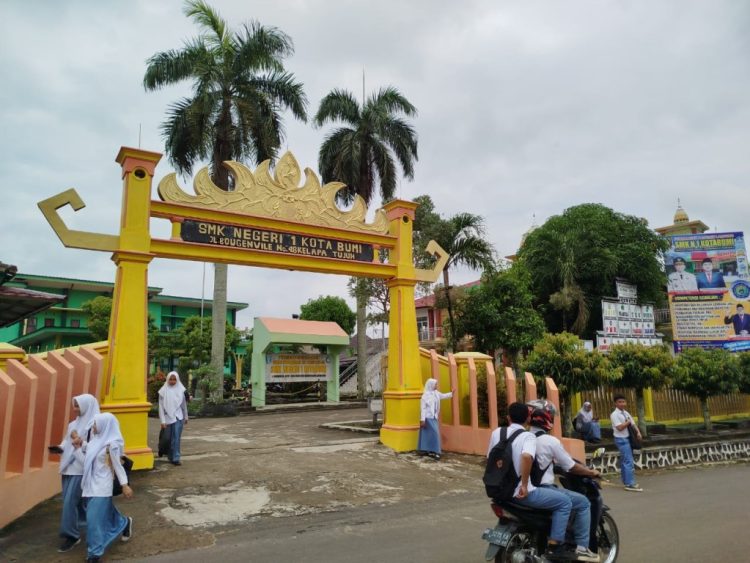 Sekolah: Rumah Kedua yang Membentuk Karakter dan Masa Depan Siswa