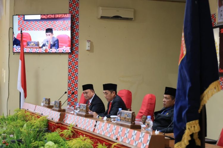 Hadiri Pelantikan PAW Anggota DPRD, Wakil Bupati Mad Hasnurin Tegaskan Pentingnya Peran Wakil Rakyat dalam Mensejahterakan Lampung Barat