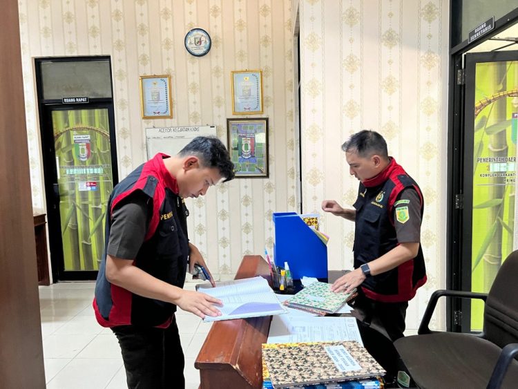 Tim Penyidik Kejari Pringsewu Geledah Kantor dan Rumah Terkait Dugaan Korupsi Bimtek Aparatur Desa