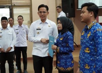 Bupati Lampung Selatan Serahkan SK Pengangkatan CPNS dan PPPK Formasi 2024, Tegaskan Pentingnya Satu Komando ASN