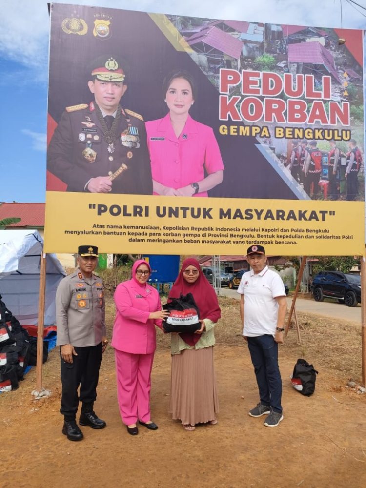 Kapolri Kirim 5.000 Paket Sembako untuk Korban Gempa di Bengkulu