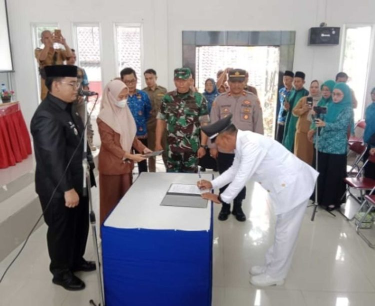 Supendi Resmi Dilantik Jadi Pj Kepala Desa Bangunan, Camat Tekankan Kepemimpinan Kolaboratif
