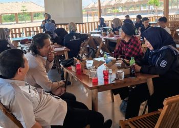 Komdigi Lampung Selatan dan Dbfm 93.0 Perkuat Kualitas Siar Lewat Pelatihan di Tepi Pantai